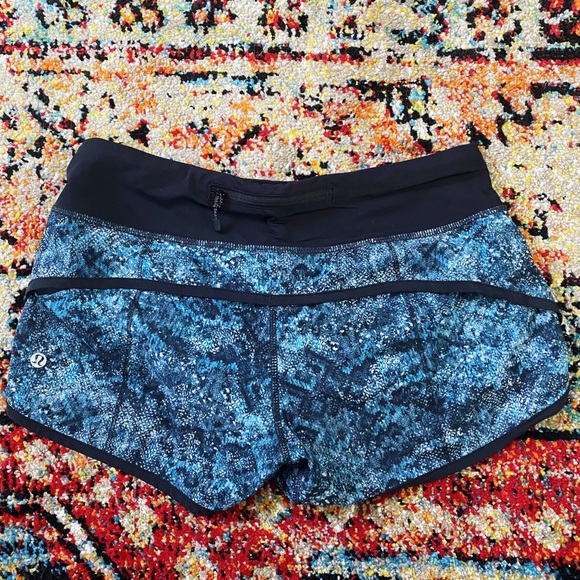 Lululemon Blue Printed Speed Up Short - Picture 2 of 2